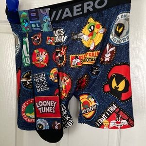 Brand New Looney Tunes Limited Edition Set